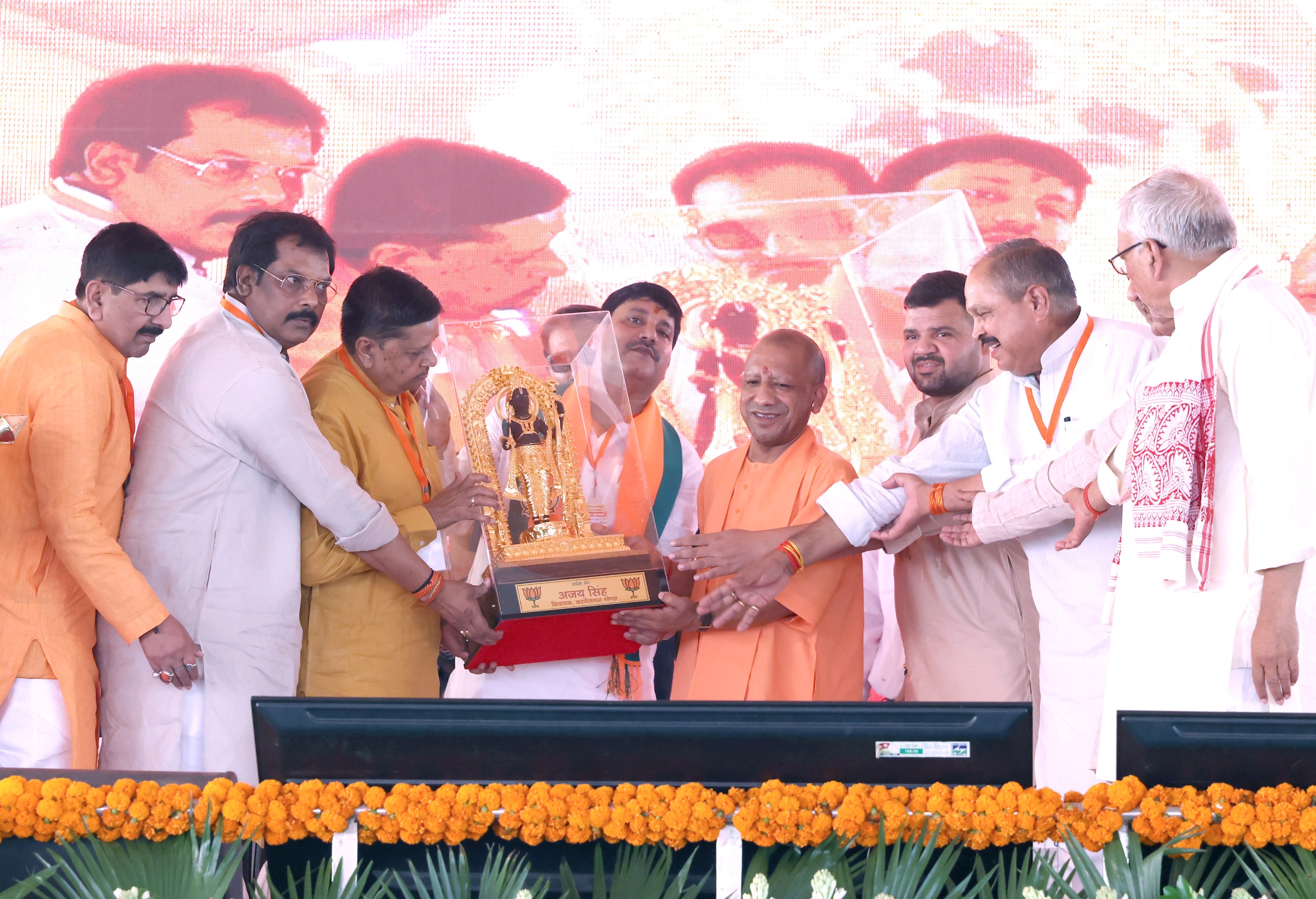 किसी ने उत्सव के रंग में भंग डाला तो वर्तमान के साथ भविष्य भी स्वाहा हो जाएगा: मुख्यमंत्री