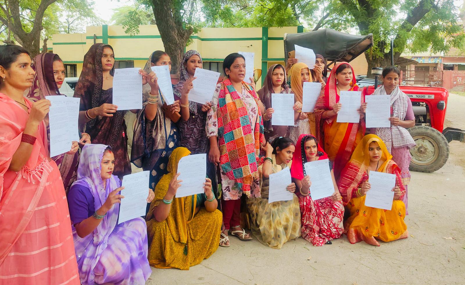 फरह में 22 आंगनबाड़ी केंद्रों पर चयनित सहायिकाओं को सीडीपीओ ने सौंपे नियुक्ति पत्र