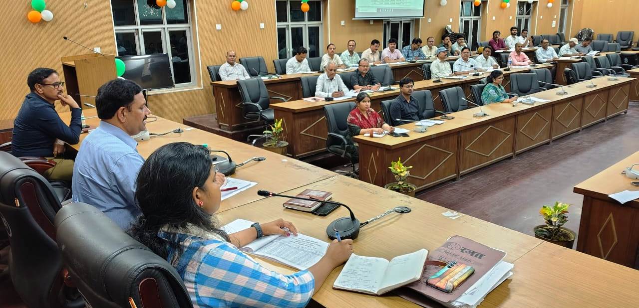मुख्यमंत्री आवास योजना का लाभ पाने से कोई पात्र शेष न रहे, 15 दिन में अभियान चलाकर दिव्यांग, घुमंतू परिवारों का चिन्हांकन कराकर कराया जाए लाभान्वित-जिलाधिकारी