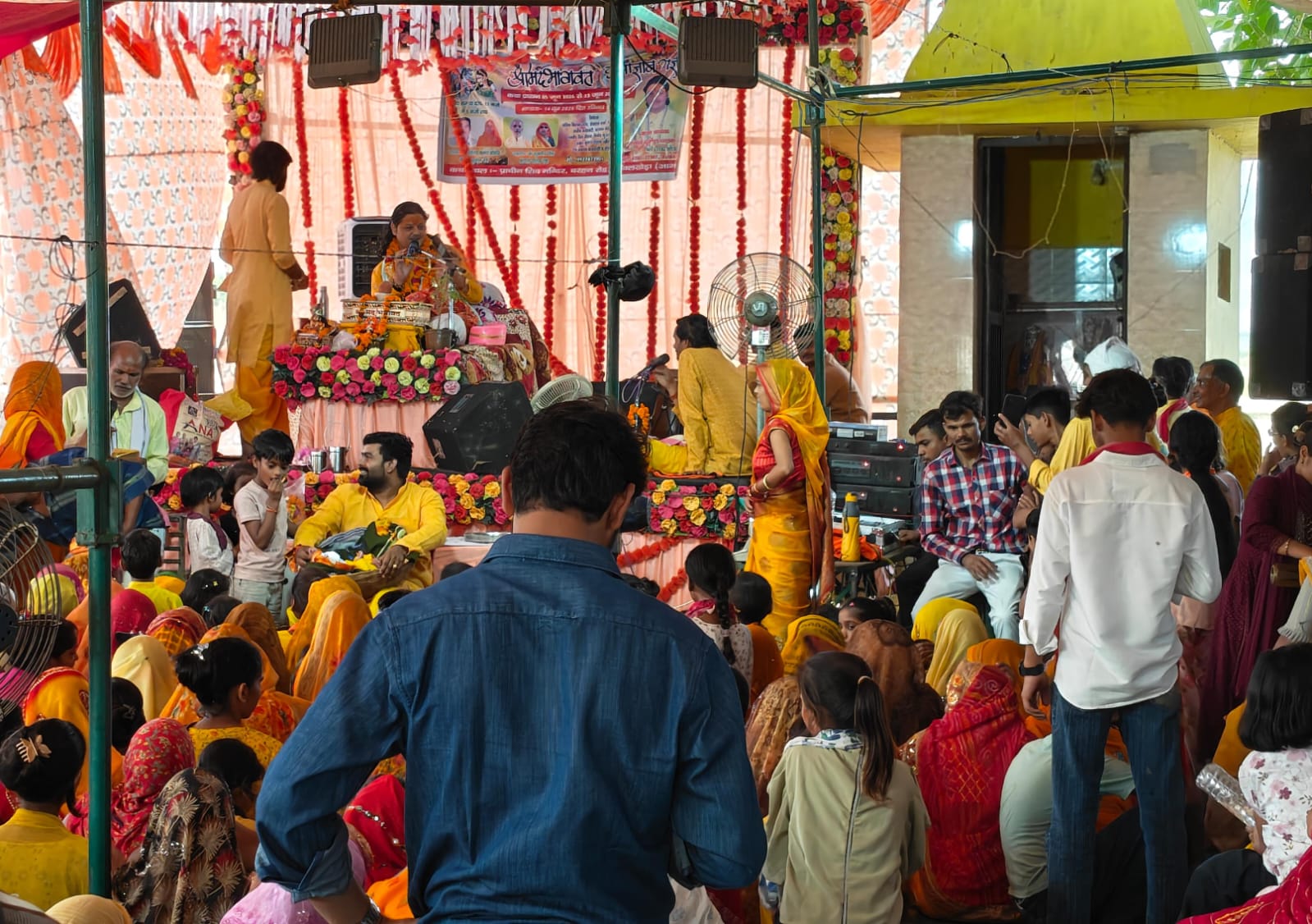 आवल खेड़ा: तालेश्वर महादेव मंदिर पर श्रीमद् भागवत कथा का आयोजन, उमड़ा श्रद्धालुओं का जनसैलाब