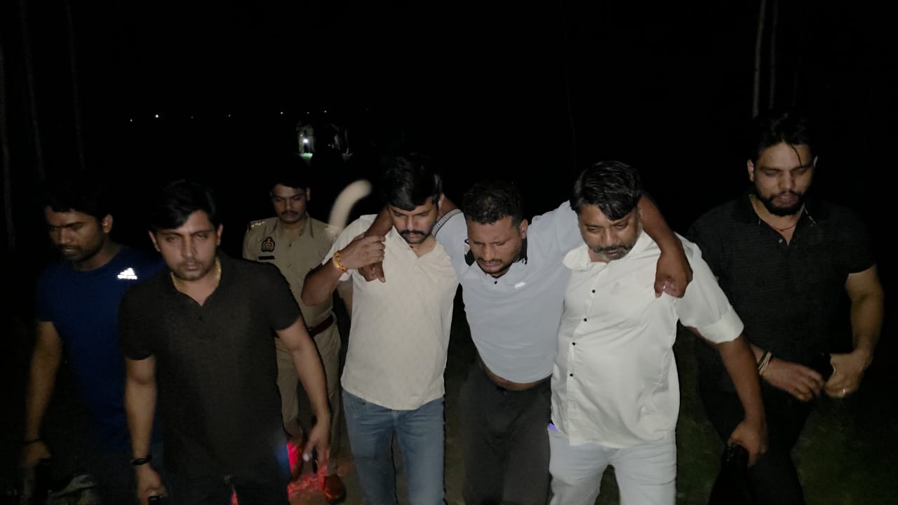 25 हजार के इनामी हिस्ट्रीशीटर को पुलिस मुठभेड़ में दबोचा, चोरी की बाइक व तमंचा बरामद