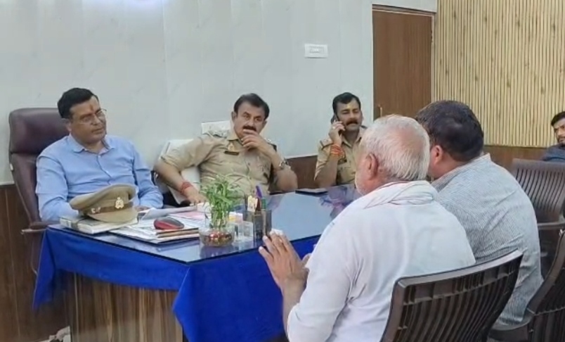 ग्रामीणों ने दबँगो पर लगाया बंजर भूमि में अवैध निर्माण करने का आरोप, शासन से लगाई कार्य रुकवाने की गुहार