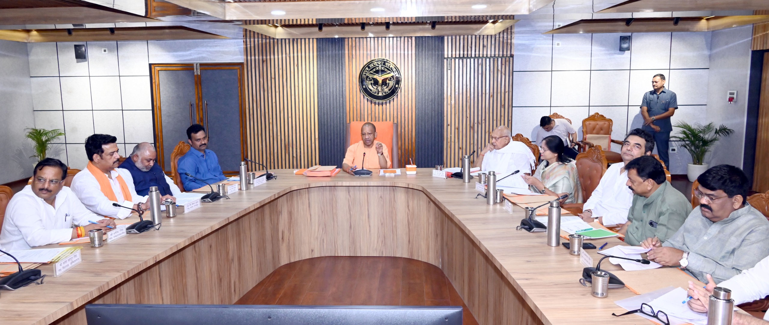 निर्माण कार्यों में लाएं तेजी, गुणवत्ता के साथ समय से पूरे हों कामः मुख्यमंत्री
