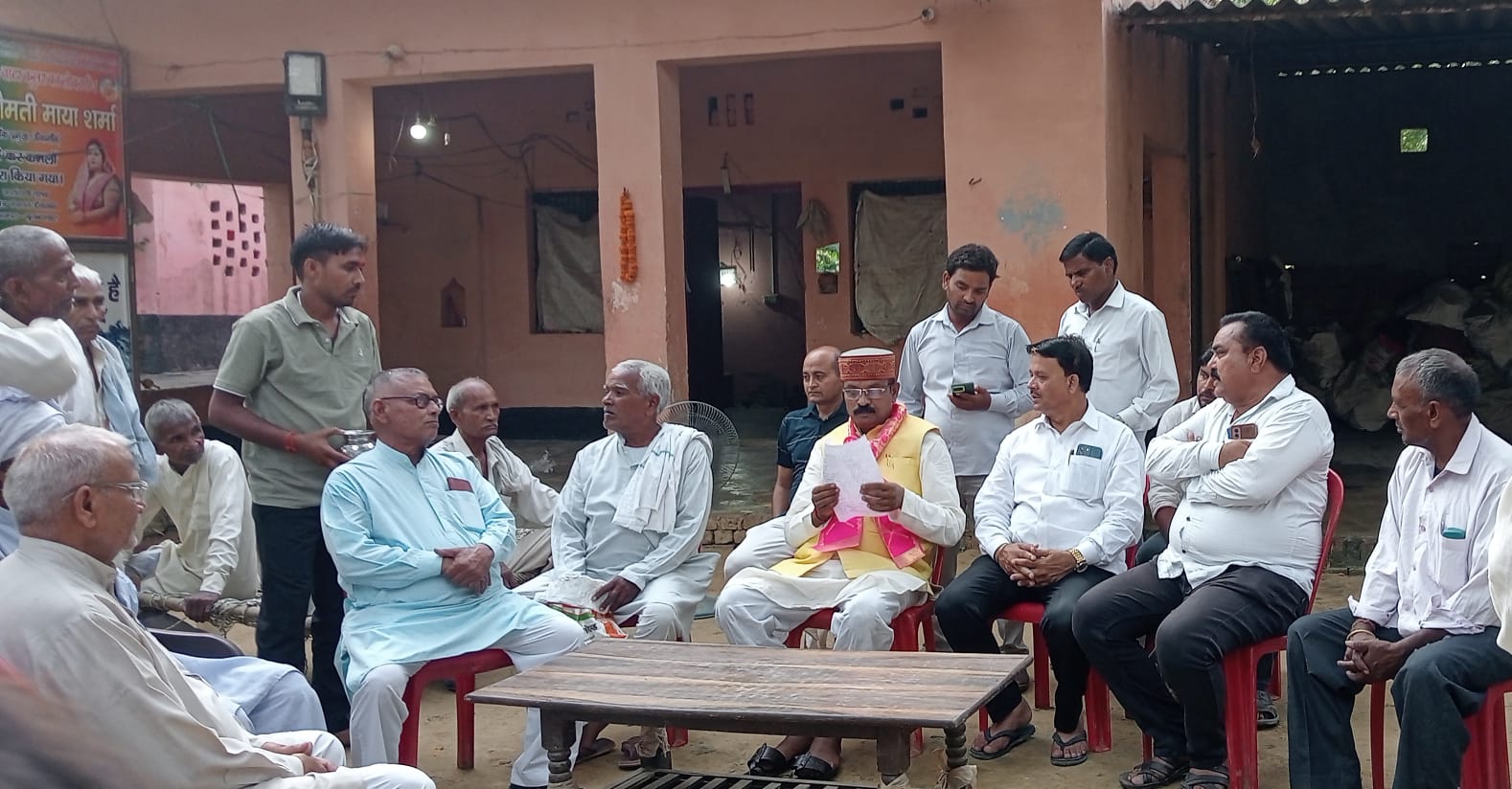 फरीदा बांगर में विधायक ने कार्यकर्ताओं संग किया सहभोज