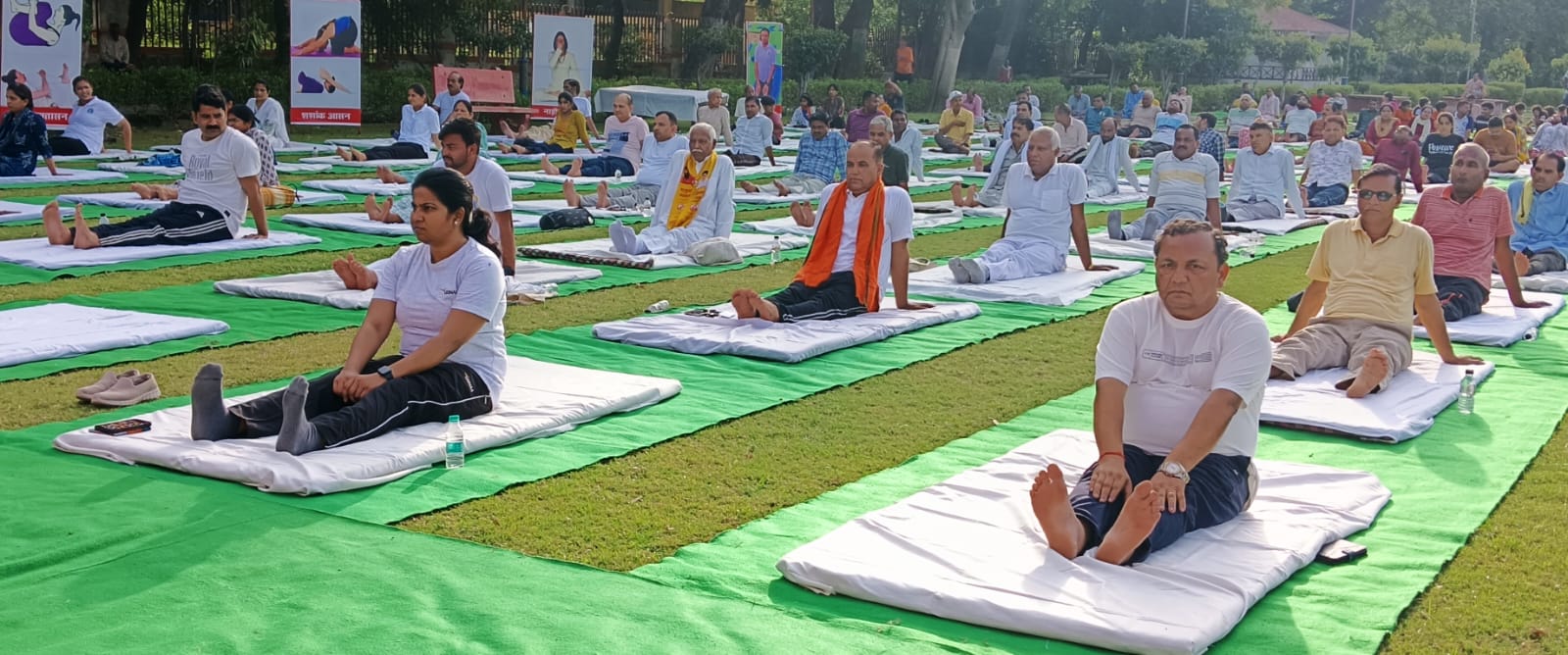 लोहिया पार्क में आयोजित योग शिविर कार्यक्रम