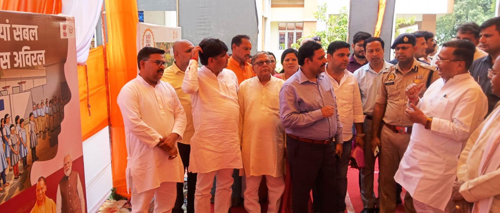 प्रगति पथ के 12 वर्ष के अवसर पर केंद्र-प्रदेश सरकार की उपलब्धियों