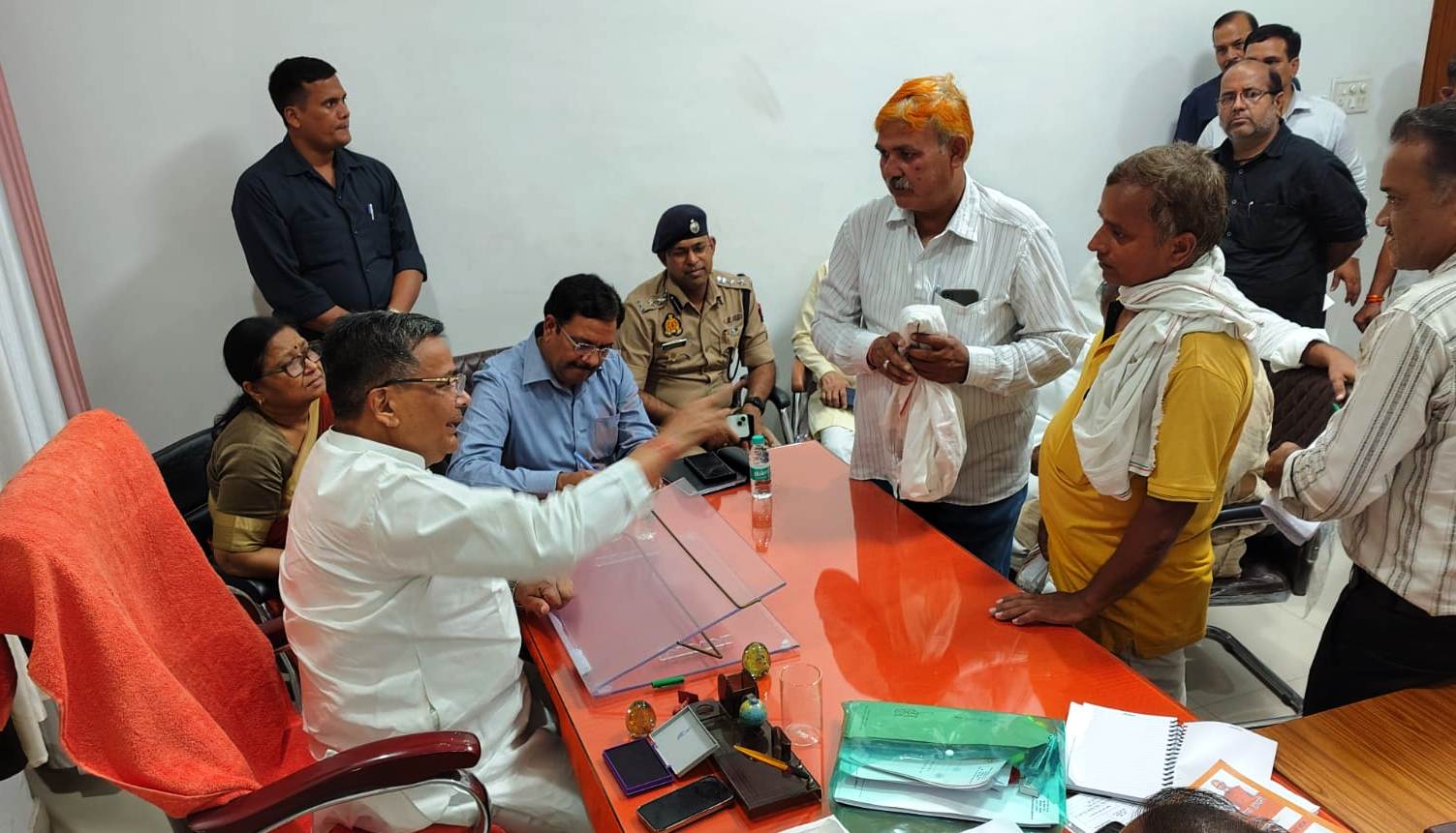 पर्यटन मंत्री जयवीर सिंह ने सुनीं जनसमस्याएं, दिए कड़ी कार्रवाई के निर्देश