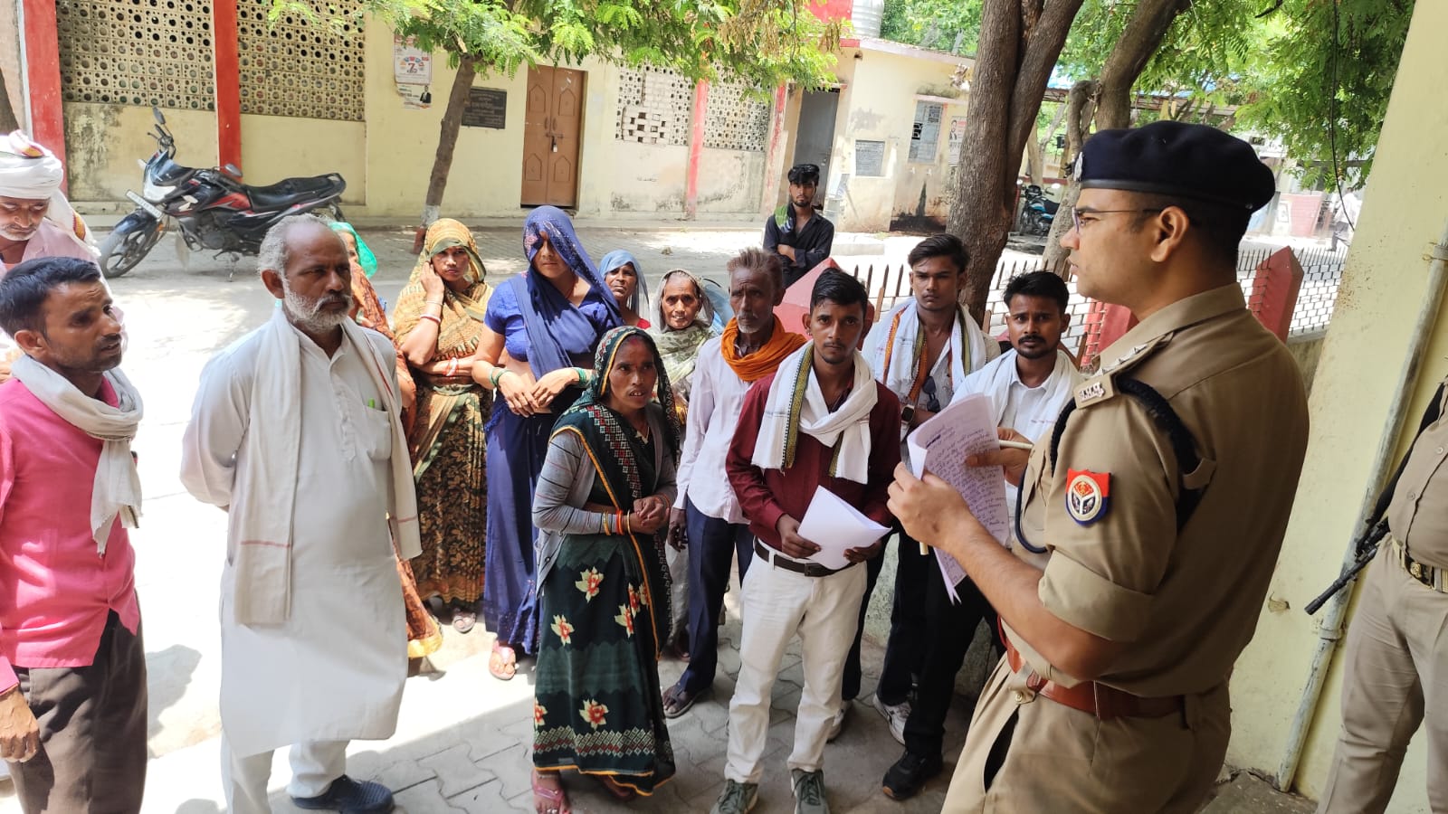 समूह की महिलाओं ने 74 हजार रुपये का फर्जीबाड़े का लगाया आरोप