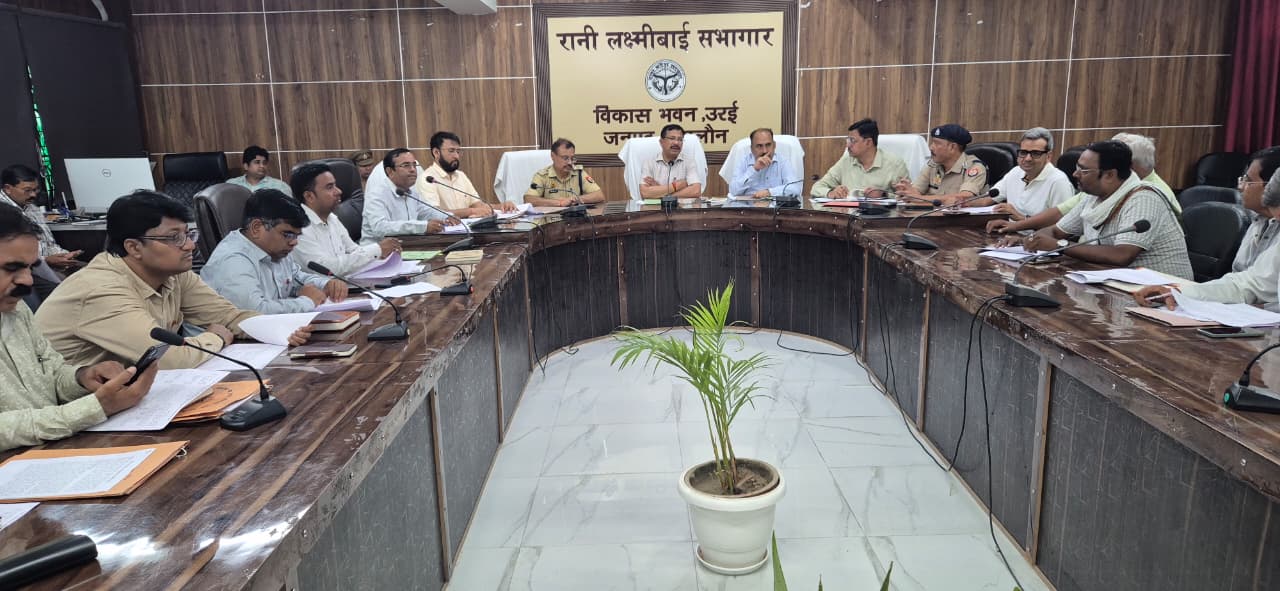 व्यापारियों की समस्याओं पर प्रशासन गंभीर, डीएम व एसपी ने की गोष्ठी