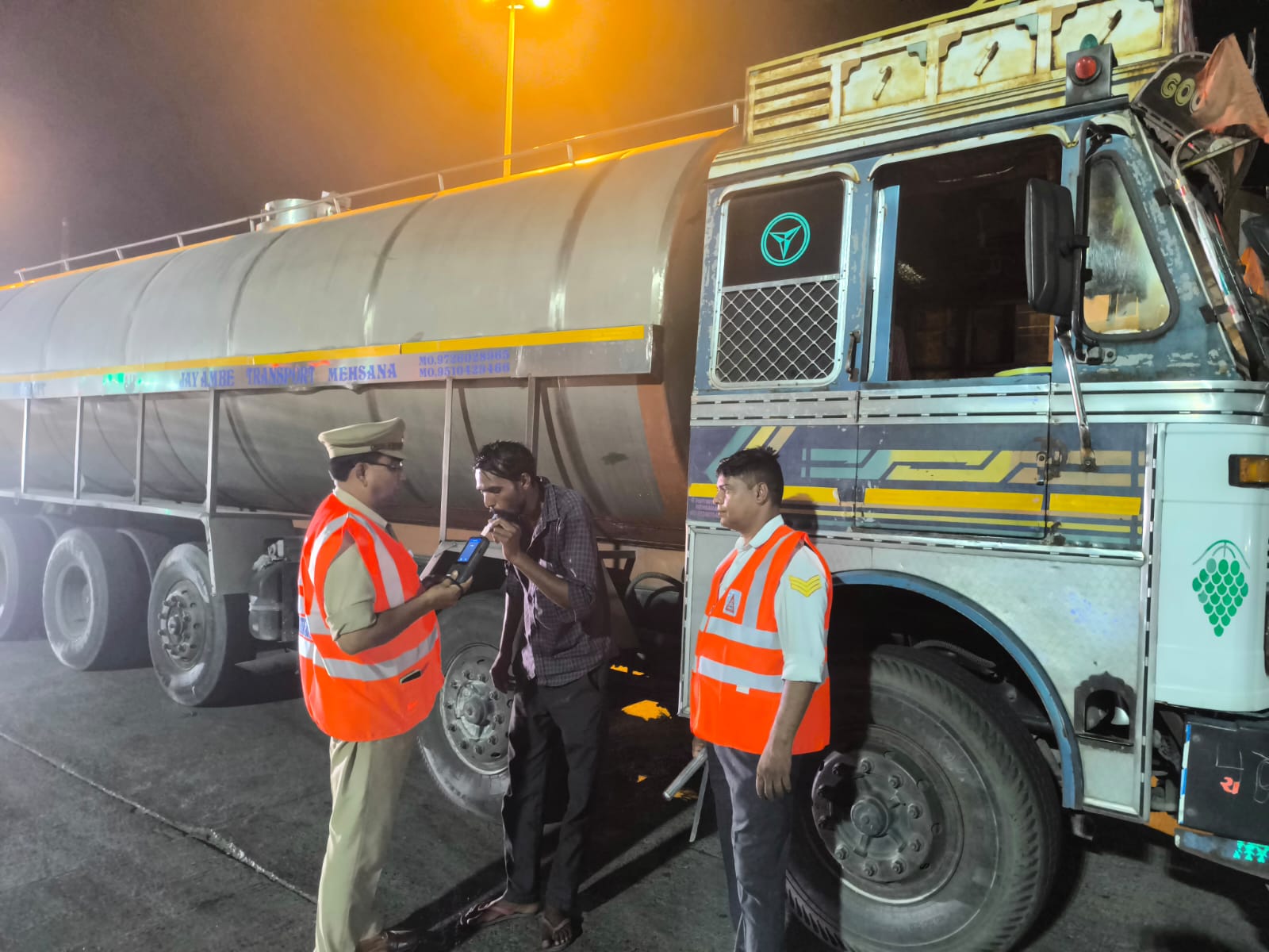 फिरोजाबाद में ड्रिंक एंड ड्राइव व मॉडिफाइड साइलेंसर के खिलाफ चला विशेष अभियान