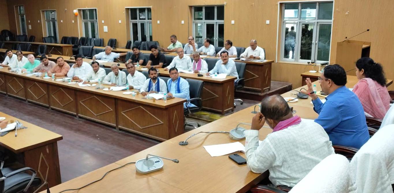 सभी मतदेय स्थल भू-तल पर ही बनाए जाएं ताकि किसी भी मतदाता को न हो असुविधा-जिला निर्वाचन अधिकारी