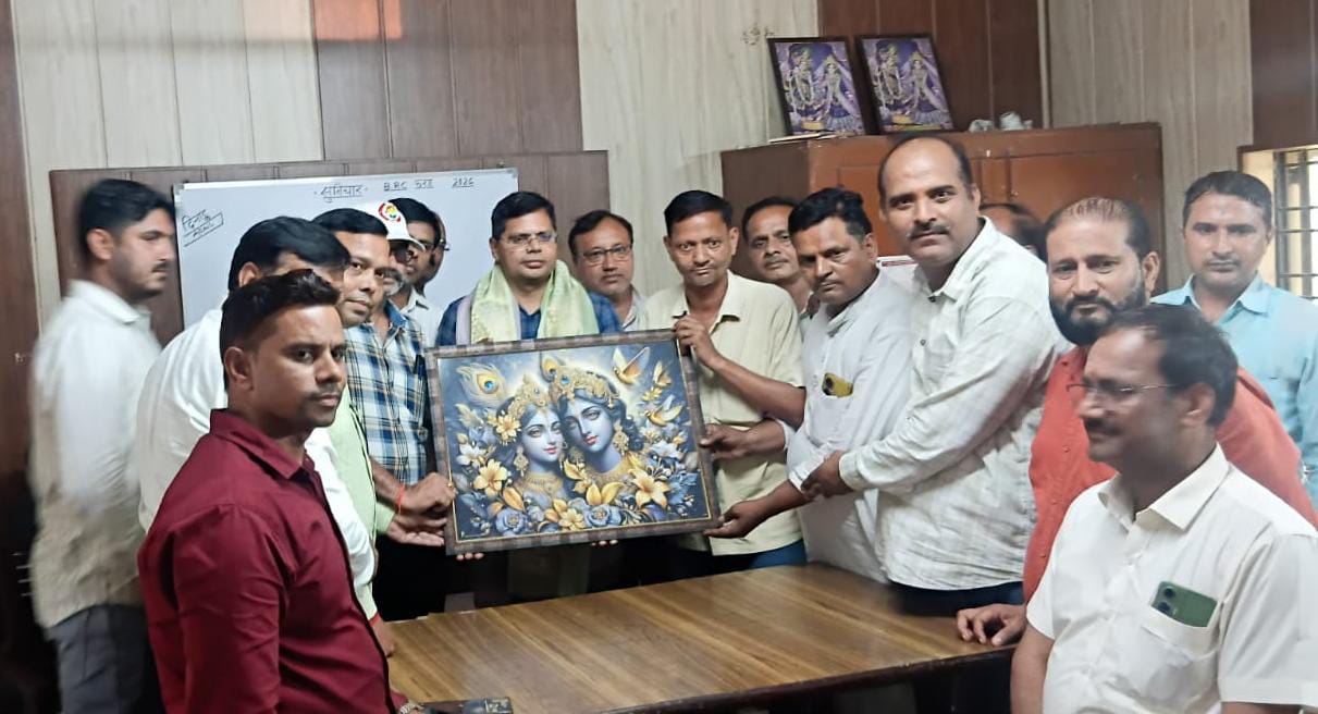 फरह में नवागत खंड शिक्षा अधिकारी नरेंद्र तंवर का किया स्वागत