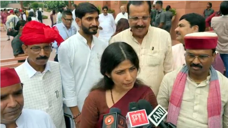 भाजपा सरकार अभिव्यक्ति की आजादी पर हमला कर रही है: डिंपल यादव