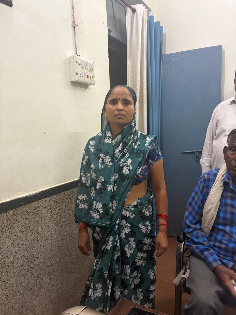 निर्माण मजदूर की मौत के बाद सरकारी मदद बनी सहारा, अनीता को मिली 2.25 लाख रुपये की सहायता