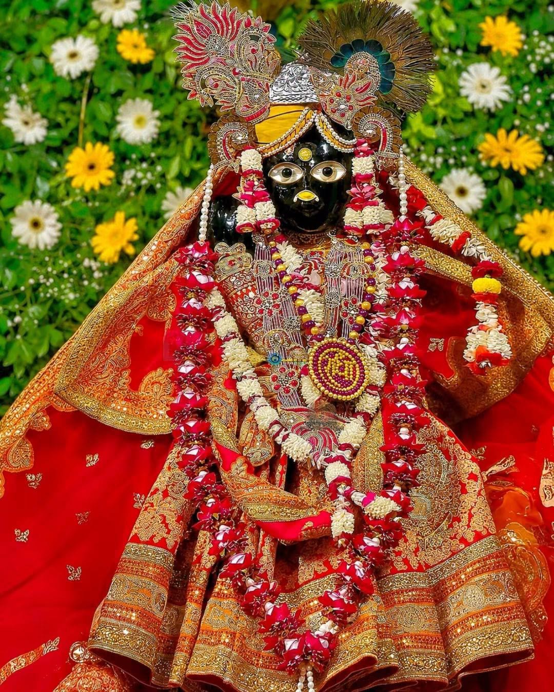 कामिका एकादशी पर बांकेबिहारी मंदिर में उमड़ी भारी भीड़, प्रशासनिक अधिकारियों ने लिया केशी घाट का जायजा