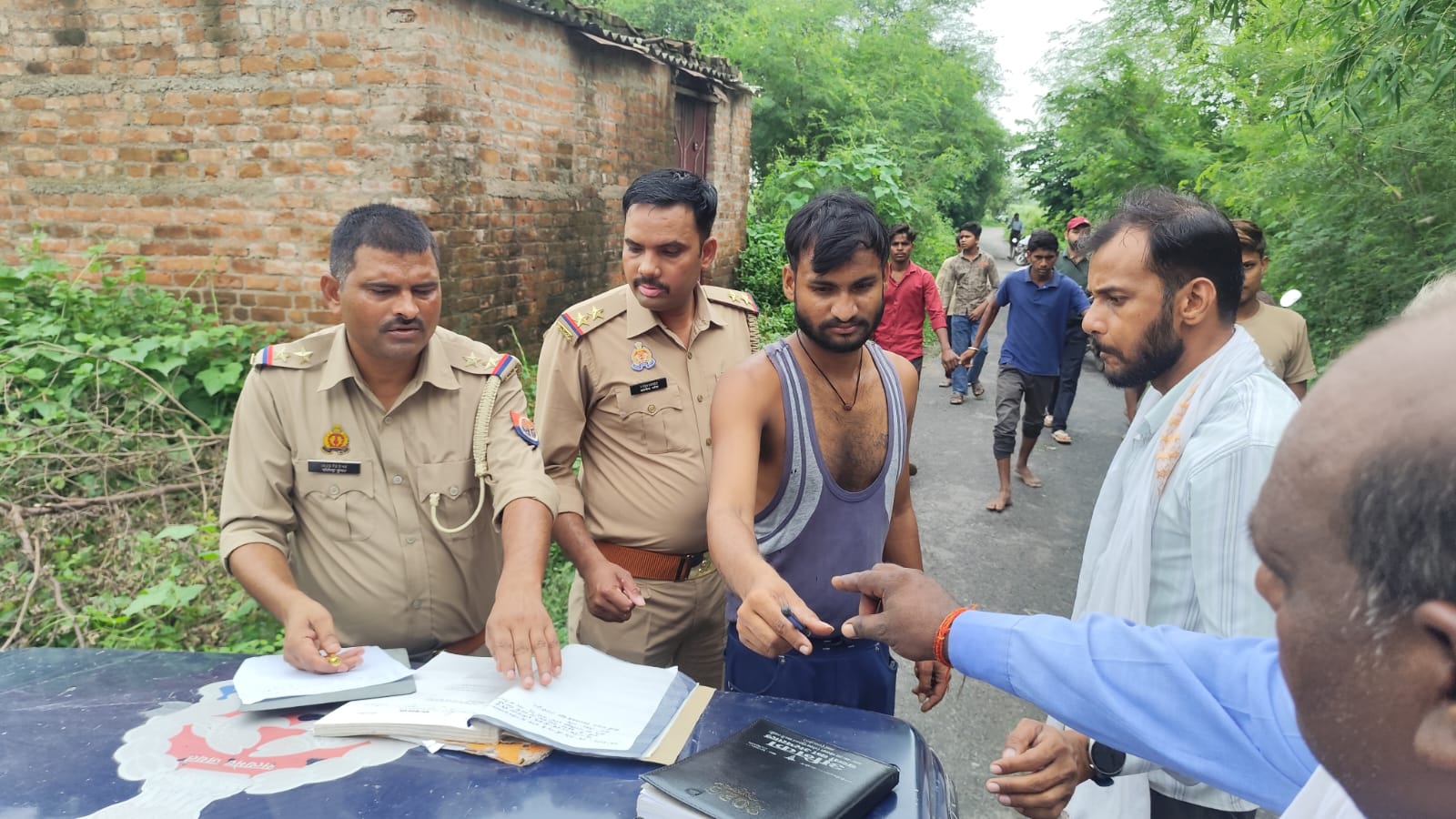 कुएं में मोटर निकालने उतरे दो सगे भाइयों की जहरीली गैस से मौत