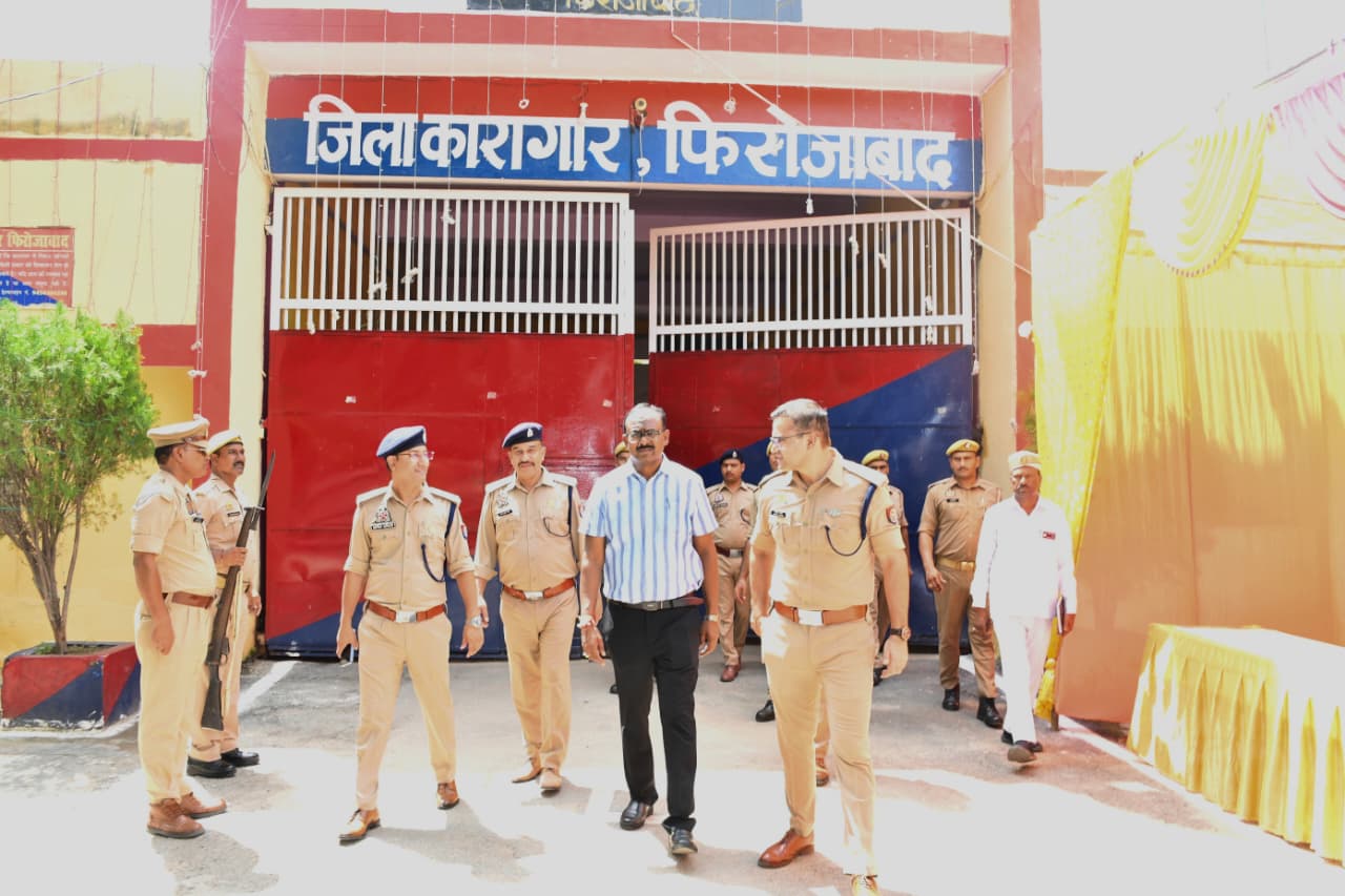 जिला कारागार में डीएम-एसएसपी का औचक निरीक्षण, बैरकों की सघन तलाशी