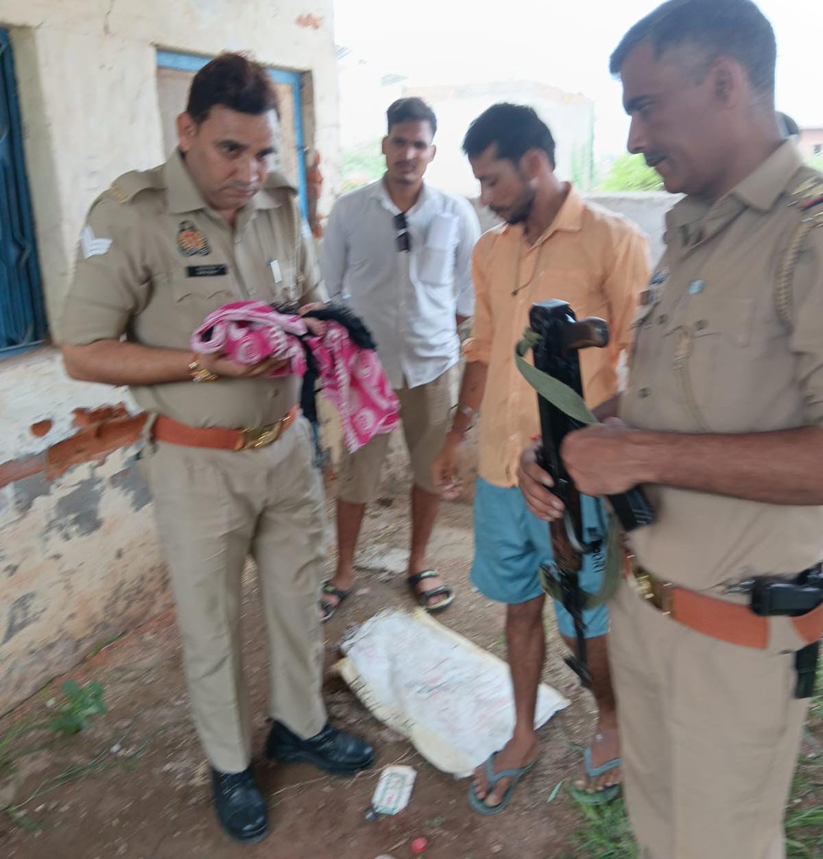 फरह में मानवता शर्मसार, जंगल में फेंकी गई नवजात, पुलिस जांच में जुटी