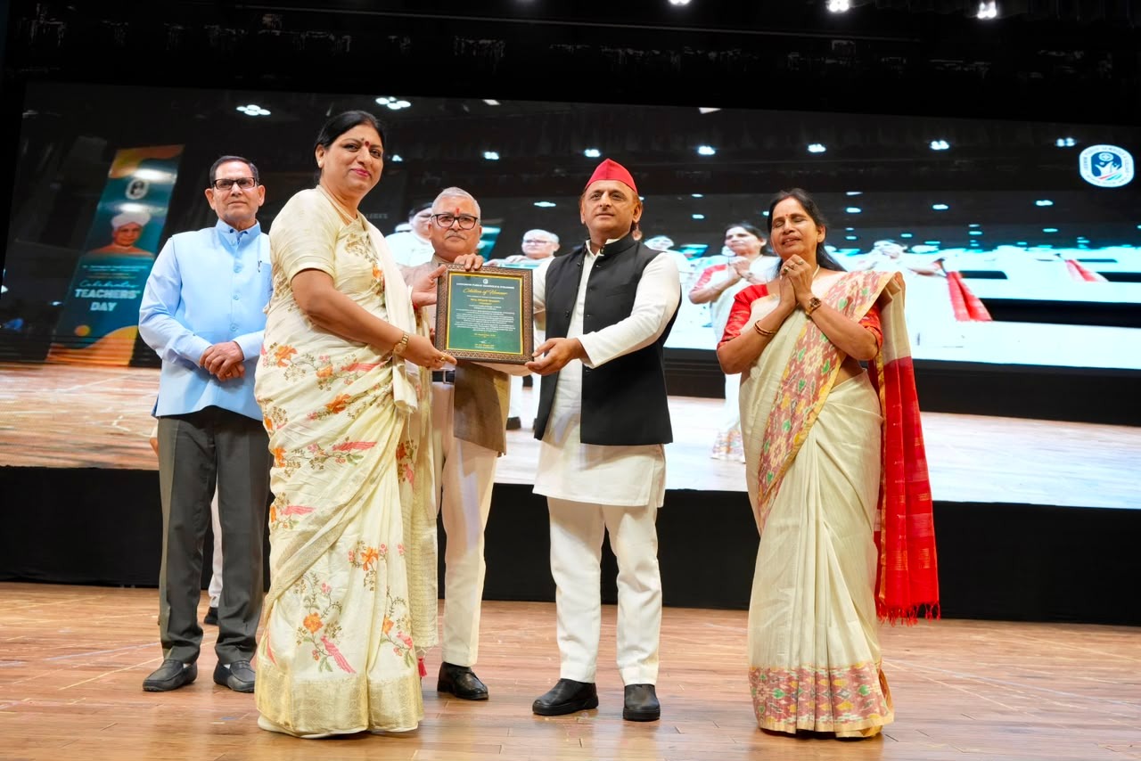 शिक्षा हमारा विकल्प नहीं संकल्प है: अखिलेश यादव