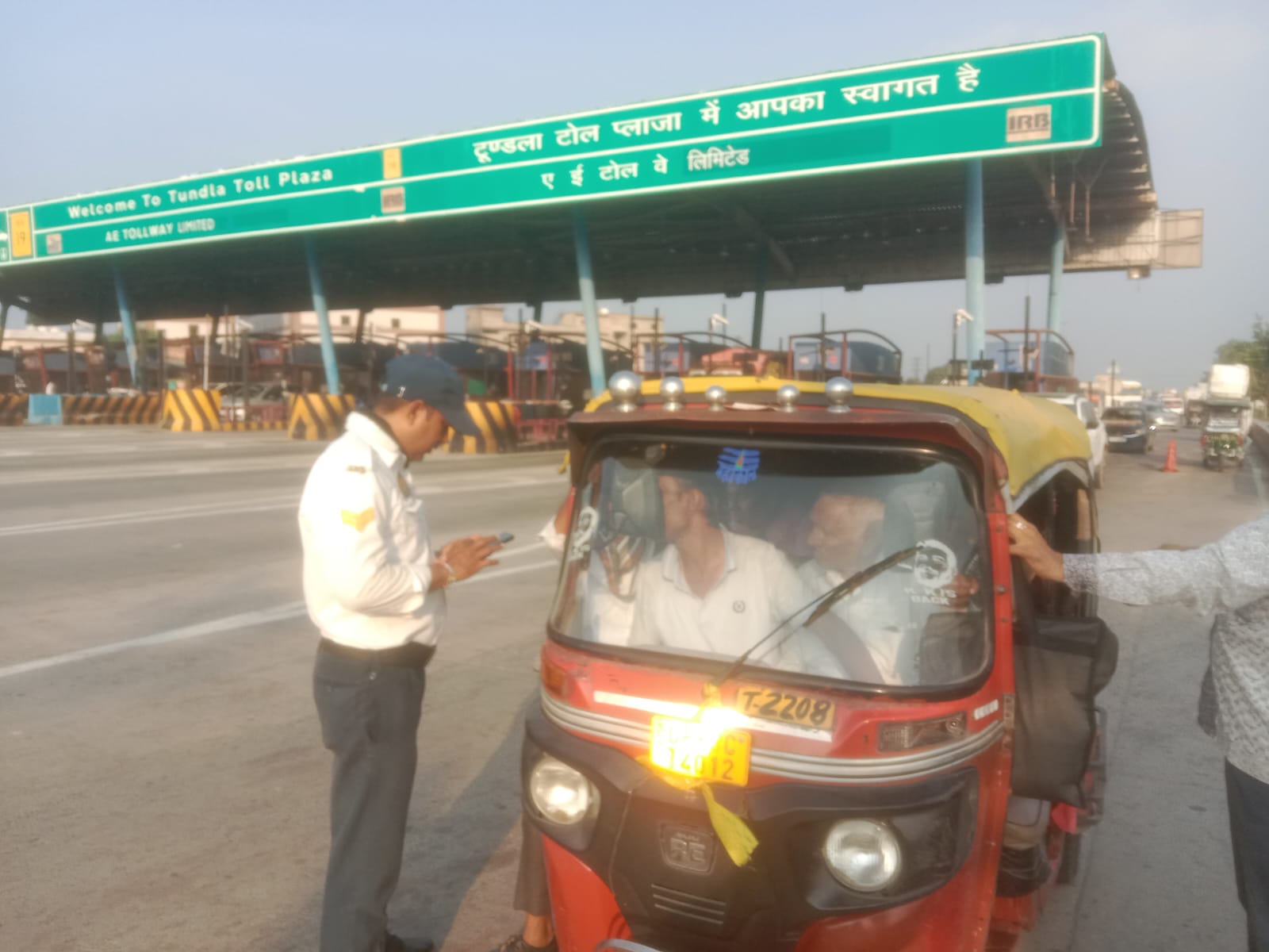 यातायात पुलिस का विशेष अभियान, 51 ऑटो-ई रिक्शा के चालान काली फिल्म उतरवाई, ओवरस्पीड में 172 वाहनों पर कार्रवाई;
