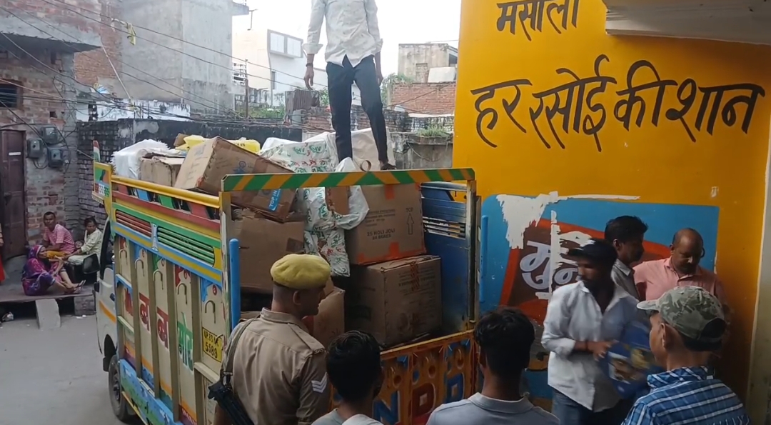 शिकोहाबाद में लाखों रुपये के अवैध पटाखों का जखीरा जब्त, दो टन से अधिक होने का अनुमान