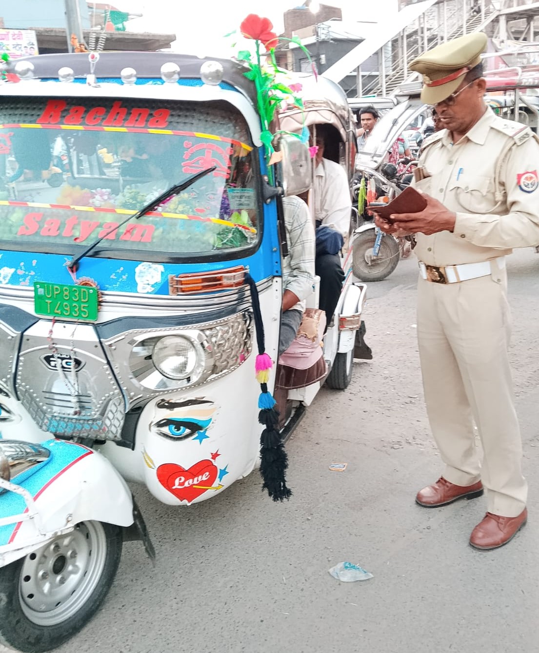 फिरोजाबाद में यातायात पुलिस का अभियान, 941 वाहनों के चालान