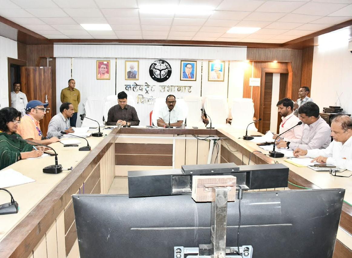 आधार केंद्रों पर अवैध वसूली की शिकायत मिली तो होगी कठोर कार्रवाई: डीएम
