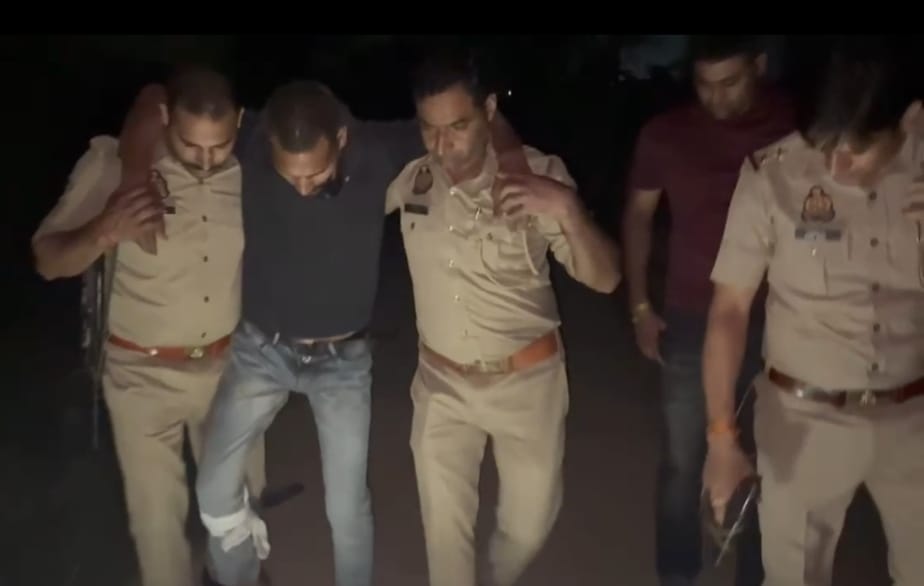 युवक को गोली मारने वाले आरोपी को पुलिस ने मुठभेड़ मे पकड़ा, मुठभेड़ के दौरान आरोपी के लगी गोली