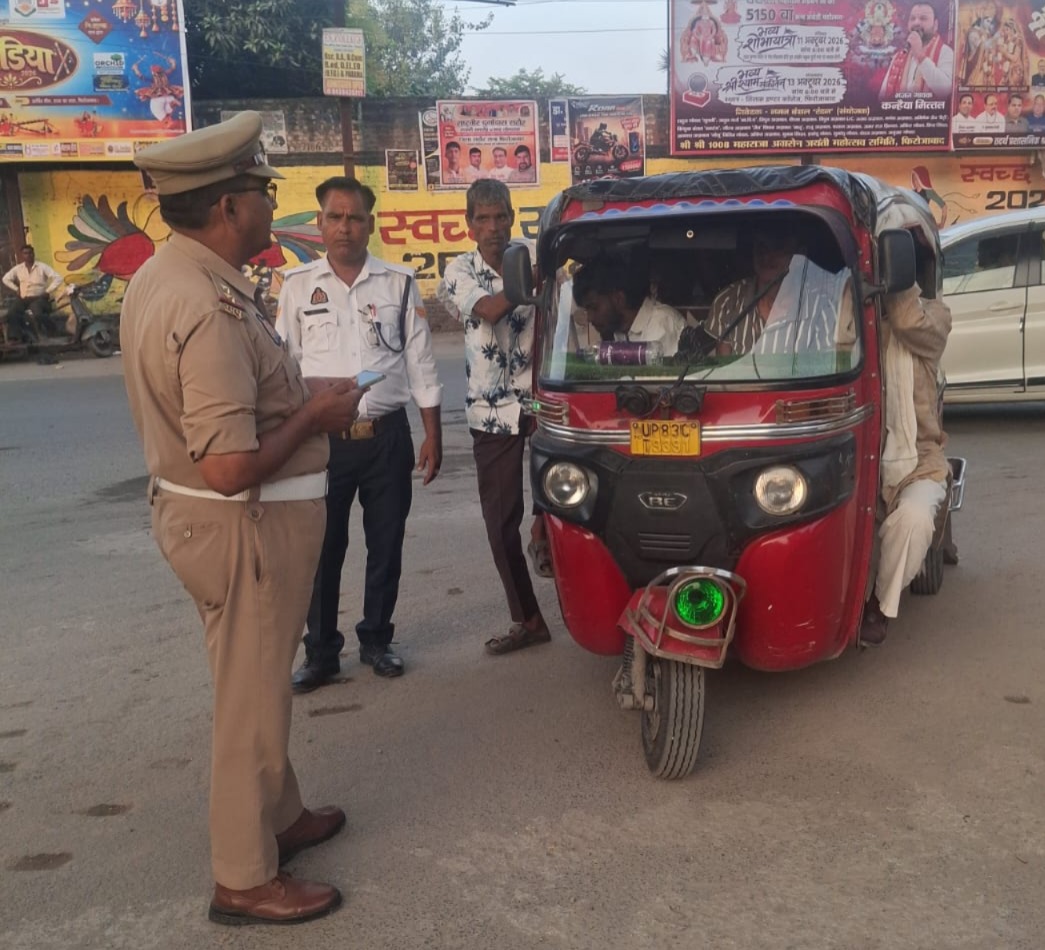 फिरोजाबाद में यातायात पुलिस का अभियान, 58 ऑटो-ई-रिक्शा के चालान