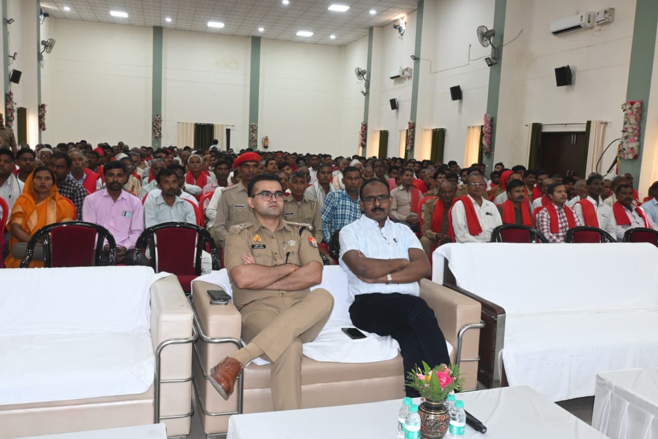 ग्राम प्रहरियों के मानदेय में 40 प्रतिशत वृद्धि का लाइव प्रसारण देखा पुलिस लाइन में आयोजित कार्यक्रम में डीएम और एसएसपी ग्राम प्रहरियों के साथ हुए शामिल