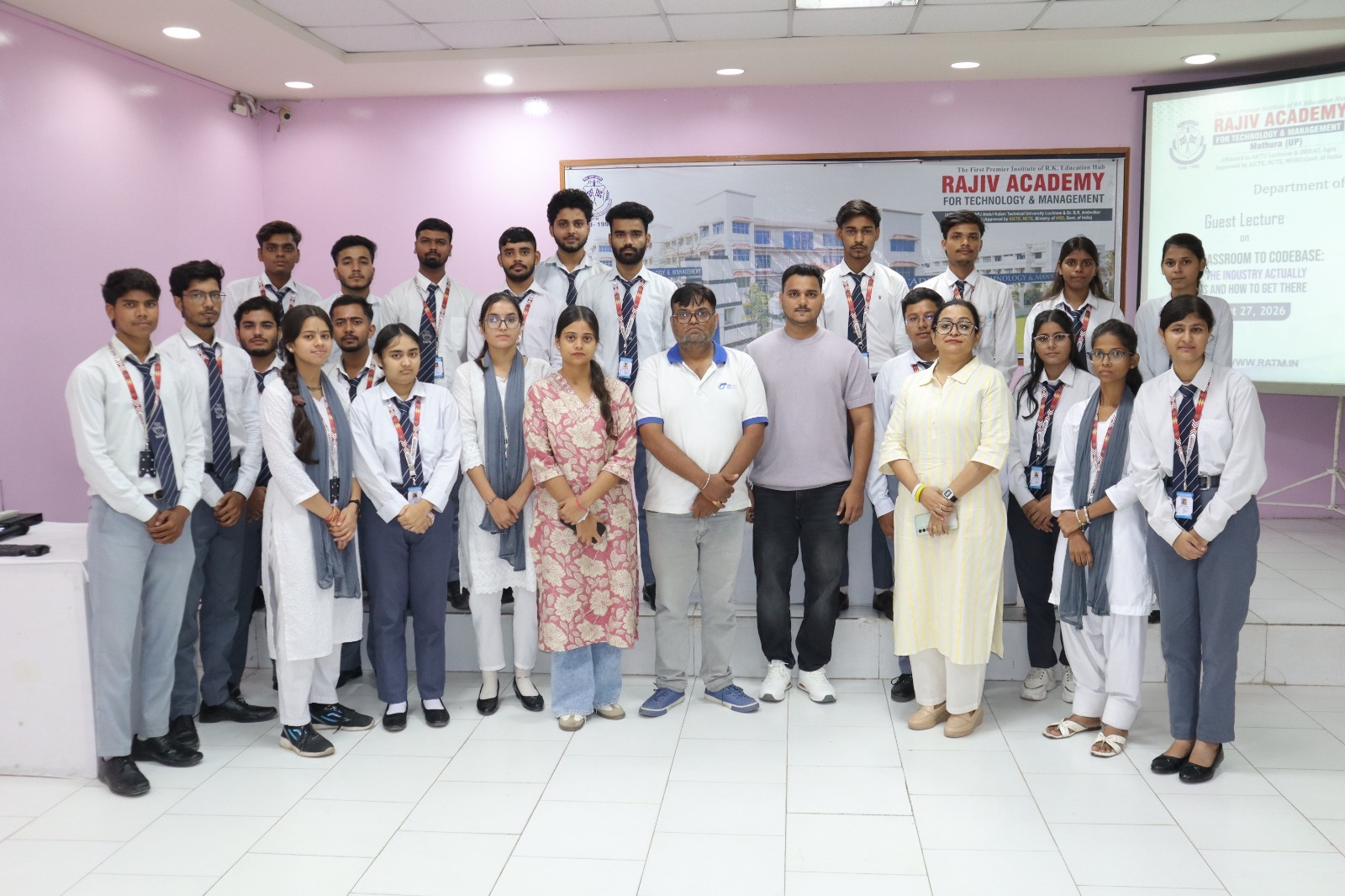 डिग्री नहीं, हुनर भी दिखाइए, तभी सॉफ्टवेयर जगत में बनेगी पहचान, राजीव एकेडमी के बीसीए विद्यार्थियों को कराया कोडिंग का अभ्यास