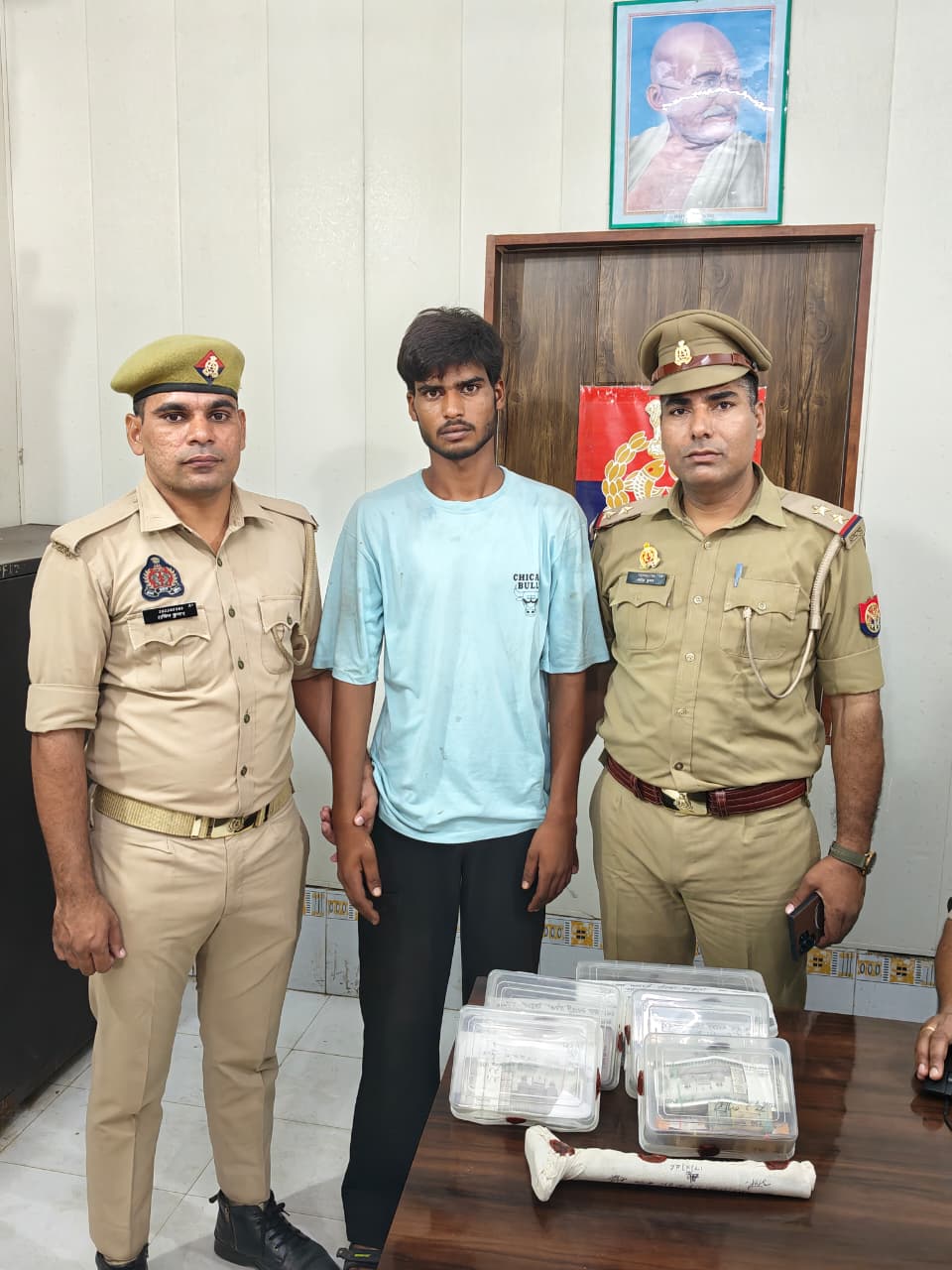 शराब के दो ठेकों में चोरी का खुलासा, 1.46 लाख रुपये बरामद; एक आरोपी गिरफ्तार, बाल अपचारी पुलिस अभिरक्षा में