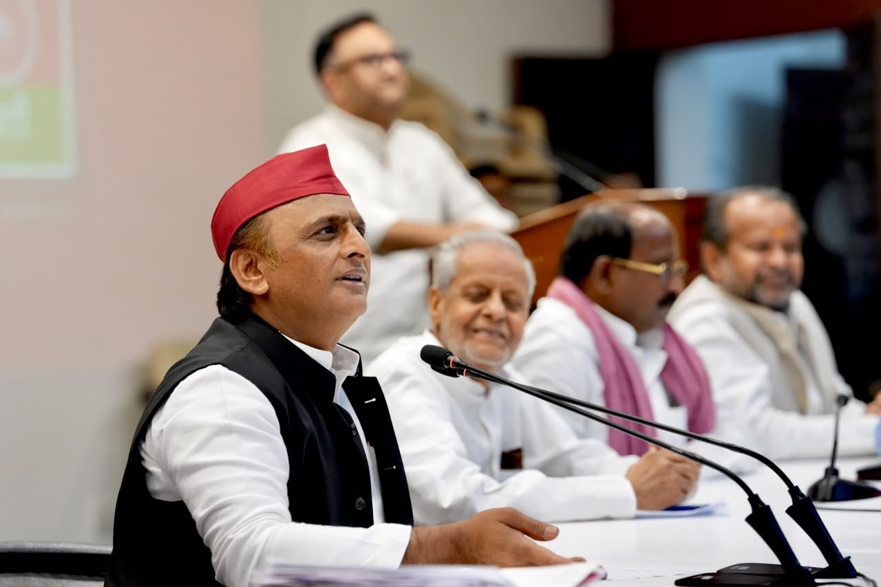 भाजपा फर्जी वोट बनवाने की साजिश कर रही है फर्जी बोर्ड और बेईमानी भाजपा की ताकत है: अखिलेश यादव
