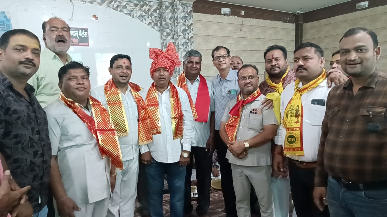 रामलीला के पूर्व अध्यक्ष ने रामलीला के स्वरूपों और कमेटी के सदस्यों का किया सम्मान समारोह आयोजित