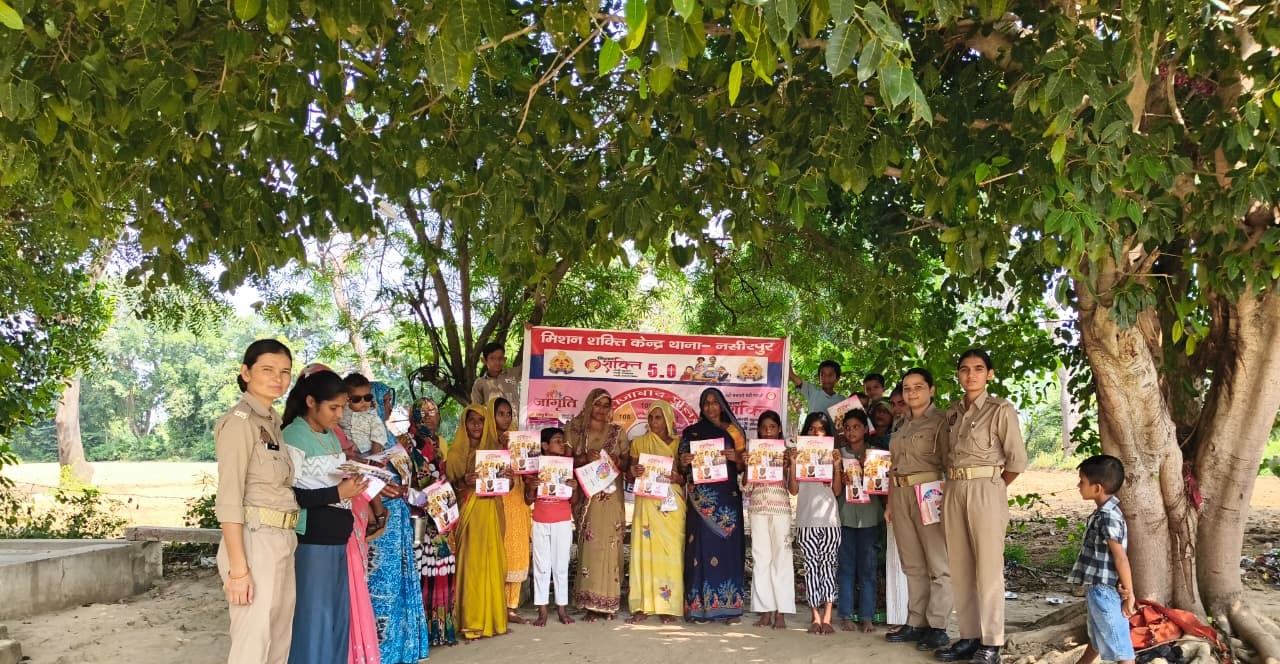 मिशन शक्ति फेज-06: फिरोजाबाद में महिलाओं और बालिकाओं को सुरक्षा व अधिकारों के प्रति किया जागरूक