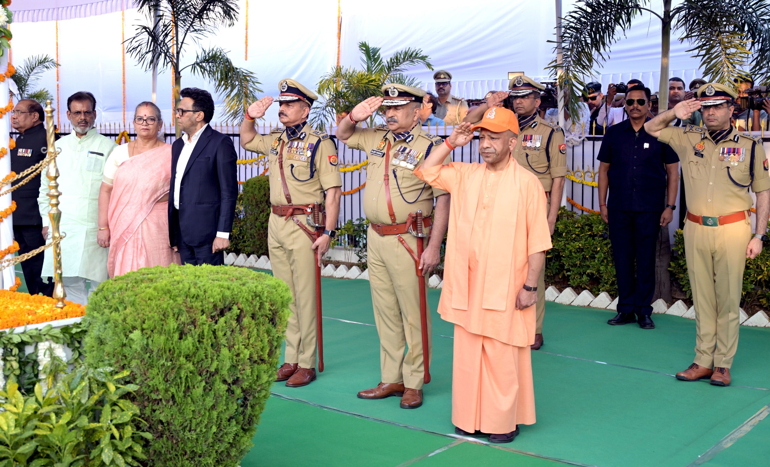 पुलिसकर्मियों का मोटरसाइकिल भत्ता ₹700 से बढ़कर ₹1,000, वर्दी भत्ता ₹15 हजार और सिम भत्ता ₹2,500 होगा: सीएम योगी
