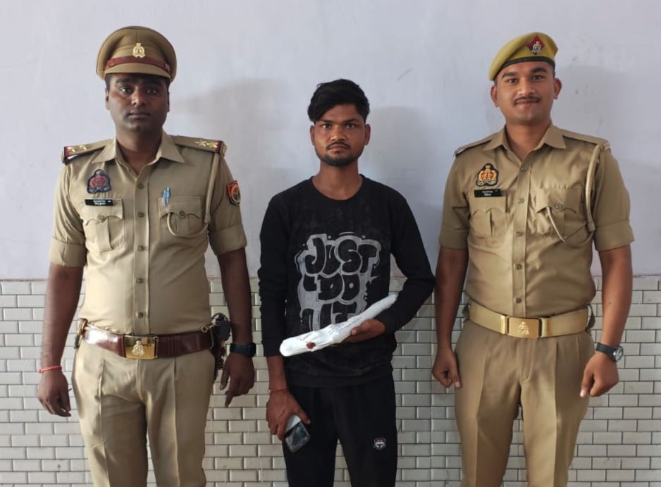 रामगढ़ पुलिस ने दो युवकों को अवैध तमंचों के साथ किया गिरफ्तार