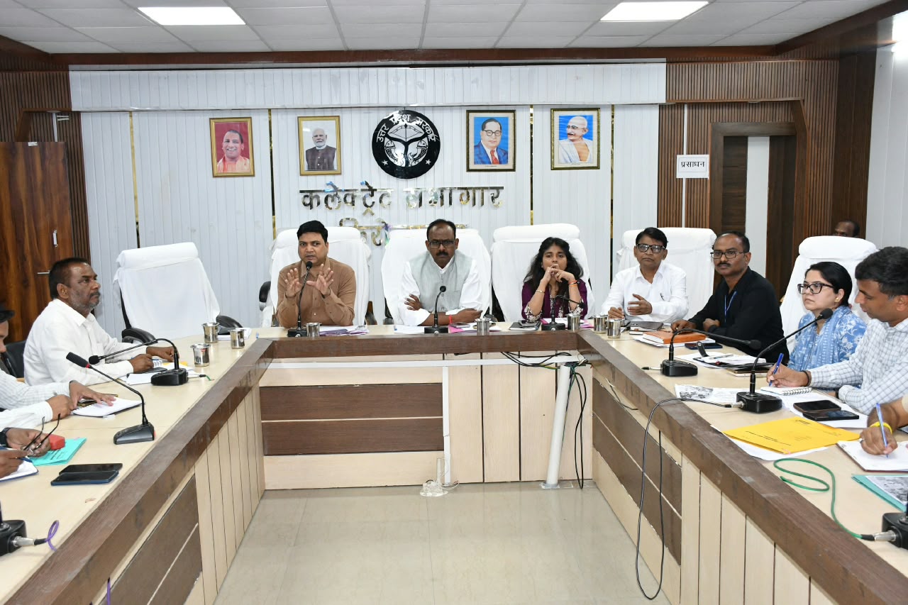 निपुण भारत मिशन की समीक्षा में डीएम सख्त, लापरवाही पर वेतन रोकने के निर्देश