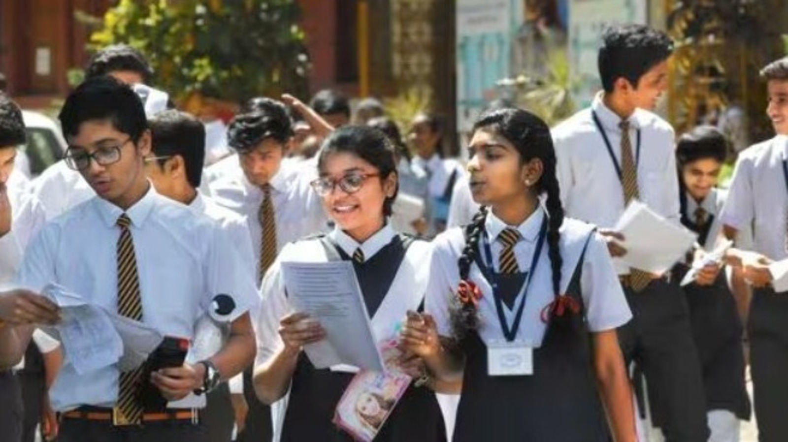 यूपी बोर्ड परिणाम 2026 घोषित, हाईस्कूल में 90.42% और इंटर में 80.38% छात्र सफल