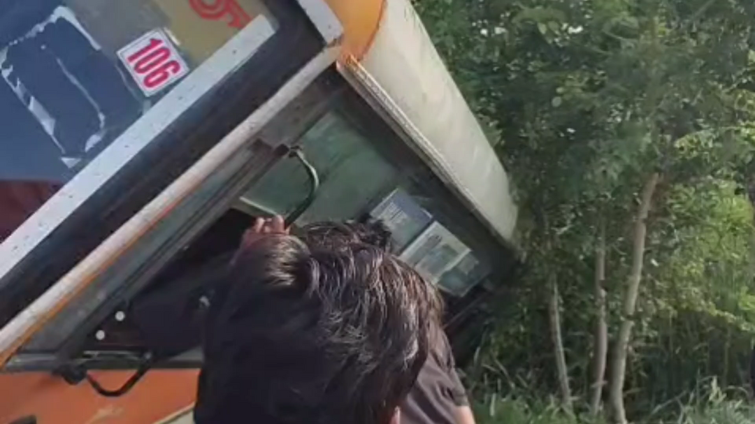 कोसीकला-कोटवन हाईवे पर रोडवेज बस में पीछे से प्राइवेट बस की टक्कर, दो दर्जन से अधिक यात्री घायल